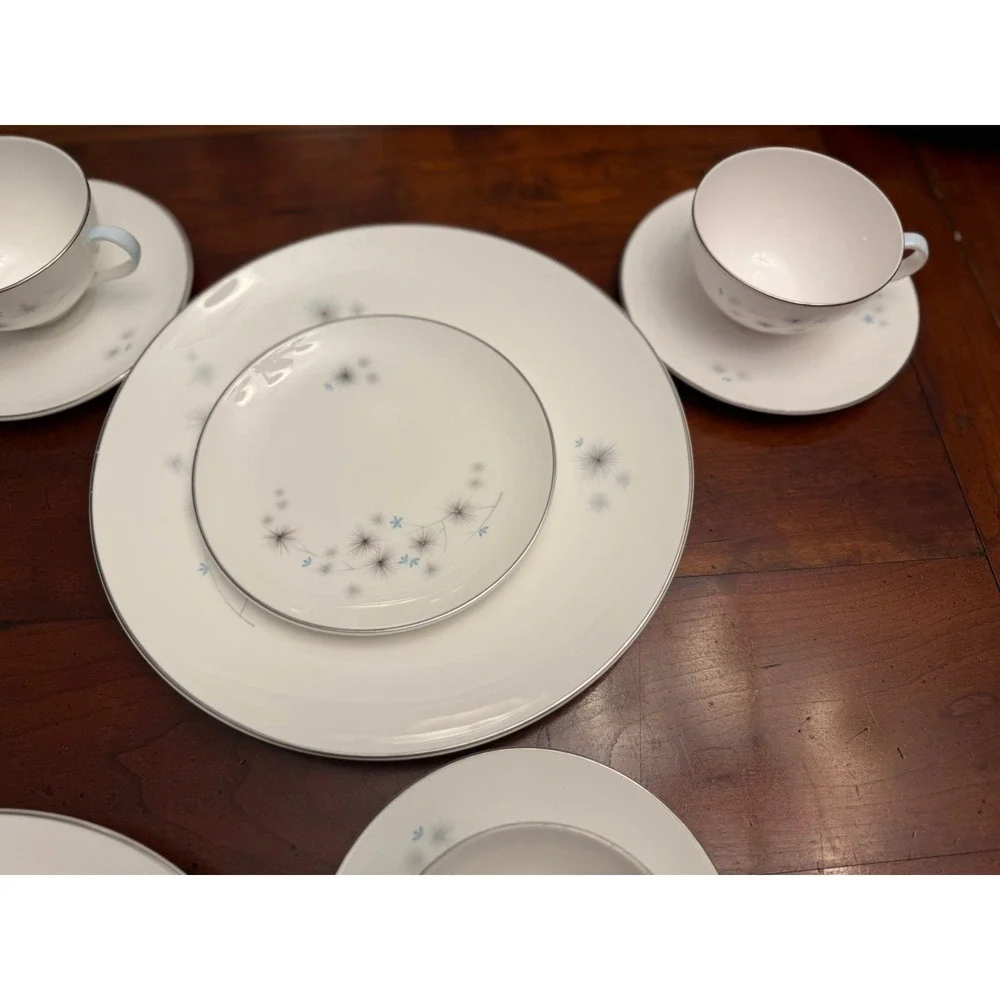 Royal Doulton Thistledown H4943 12pc Dinnerware Set Service for 3 MCM Bone China